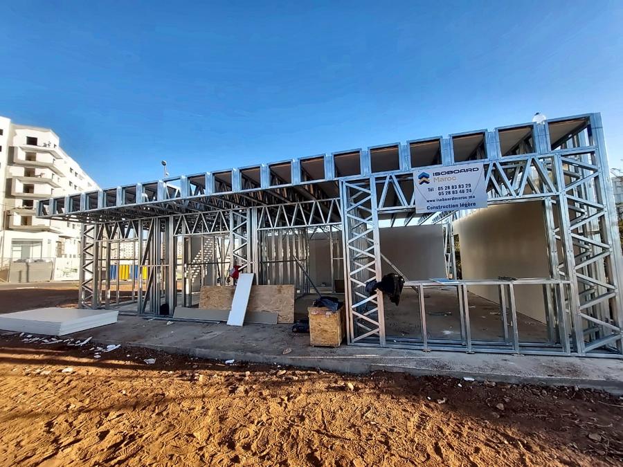 Ossature en acier galvanisé avec poutres treillis et panneau Isoboard Maroc